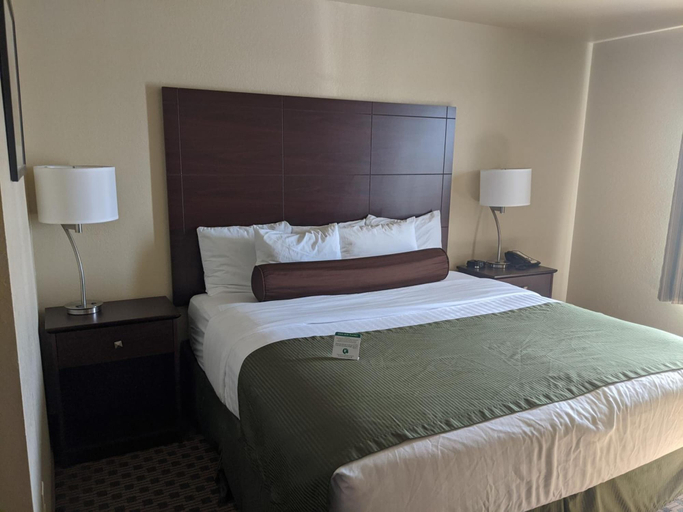 Bedroom 3, Cobblestone Inn & Suites - Winterset, IA, Madison