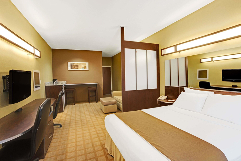 Bedroom 3, Microtel Inn & Suites by Wyndham Bryson City, Swain