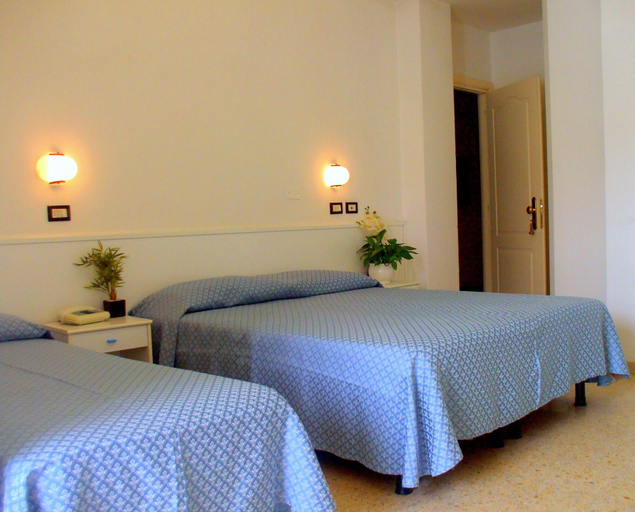 Bedroom 4, Hotel Elite, Rimini