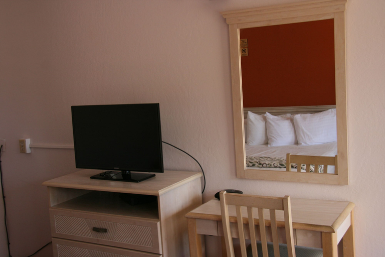 Bedroom 3, Royal Crest Motel, Jackson