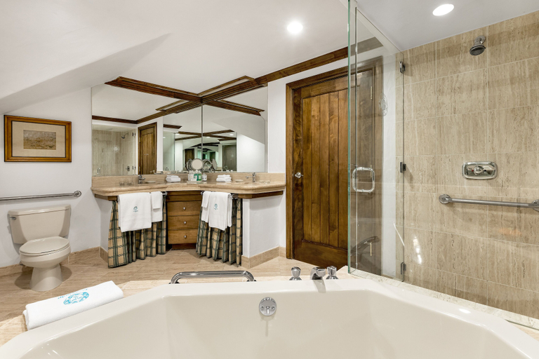Bathroom 4, Sonnenalp, Eagle