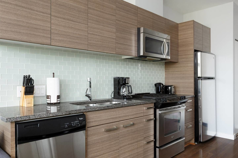 Others 4, Surrey Center Cozy Condo, Greater Vancouver