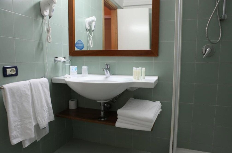 Bathroom 5, TH Marina di Pisticci - Ti Blu Village, Matera