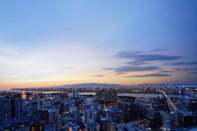 Exterior & Views 24