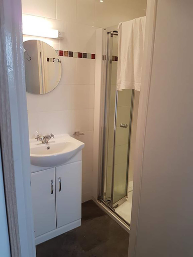 Bathroom 3, The Red Lion, Northamptonshire