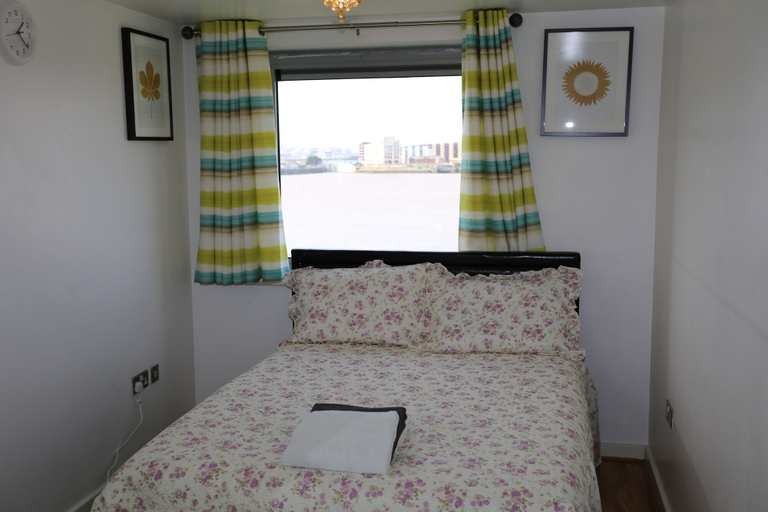 Bedroom 3, 2 Beds Riverview HillHouse Apartment, London