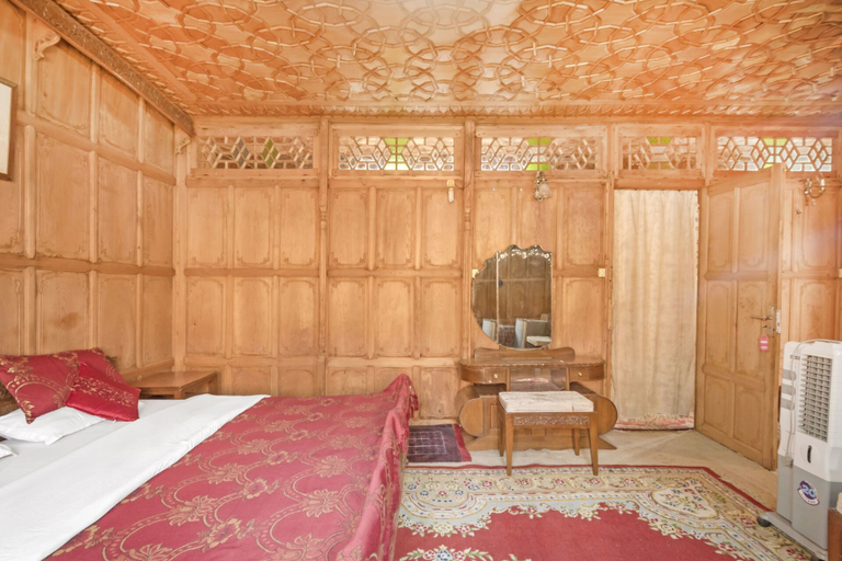 Bedroom 2, GuestHouser 3 BHK Houseboat d520, Srinagar