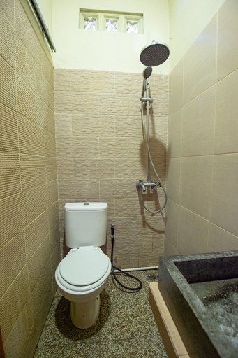 Bathroom 3, OYO 290 Omahkoe Jaban Residence, Sleman