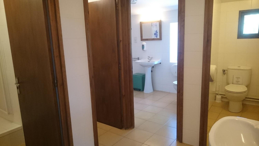 Bathroom 3, Hostal Falgars, Barcelona