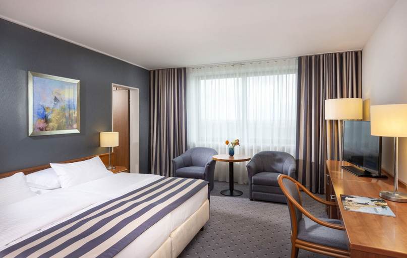 Bedroom 2, Maritim Hotel Ulm, Ulm