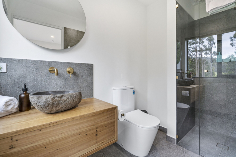 Bathroom 4, The Hide On Cloudy, Kingborough