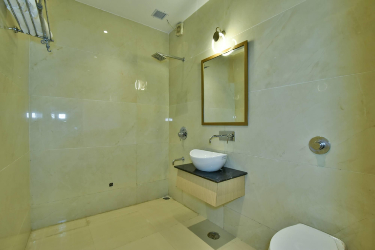 Bathroom 5, Hotel Puri Palace Amritsar, Amritsar