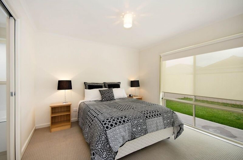 Bedroom 2, Fringe Apartments, Mount Gambier