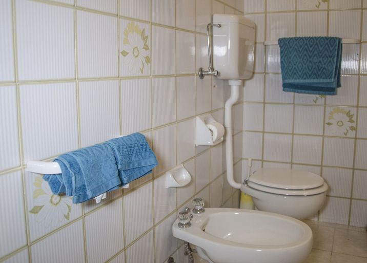 Bathroom 4, Casa Cernia, Sassari