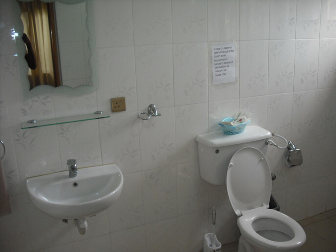 Bathroom 3, Osda Guest House, Accra