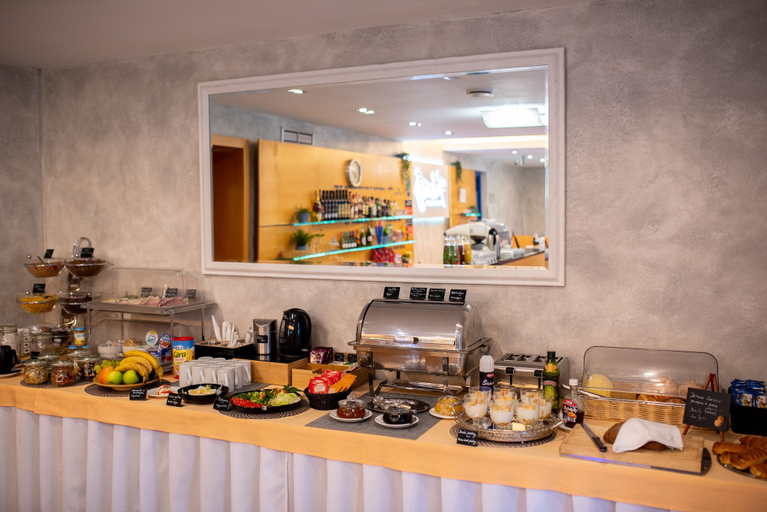 Food & Drinks 5, Felicity Garni Hotel, Bratislava II