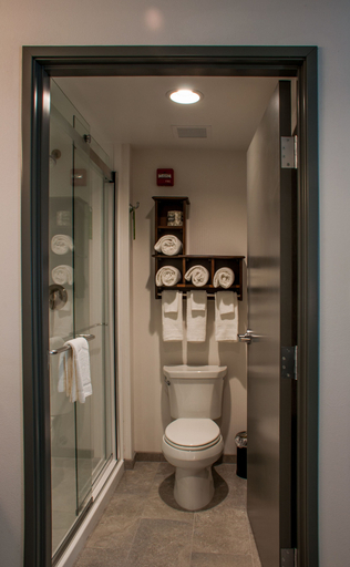 Bathroom 4, Hampton Inn & Suites Mishawaka/South Bend at Heritage Square, Saint Joseph