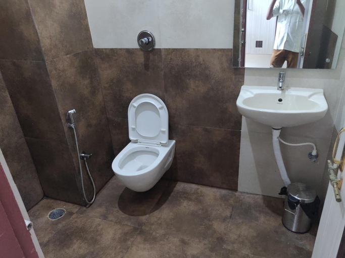 Bathroom, Hotel Parth Residency, Koppal