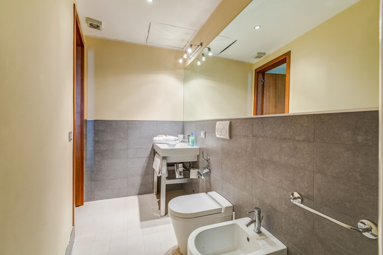 Bathroom 4, Rovati Guest House, Rome