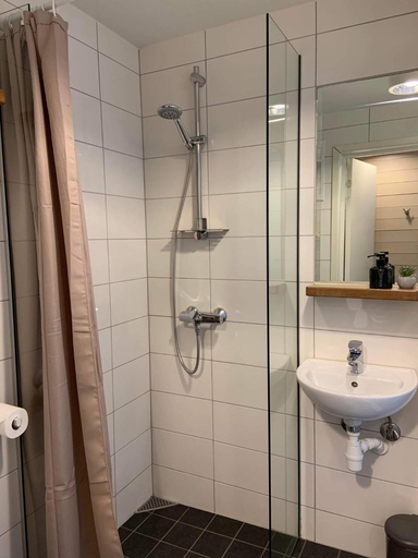 Bathroom 3, Vikingskipet Hamar Hostel & Apartments, Hamar