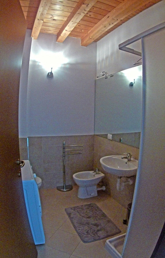 Bathroom, La Quiete 58 Holideal, Brescia