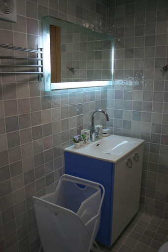 Bathroom 4, Sunrise Arches Apartments