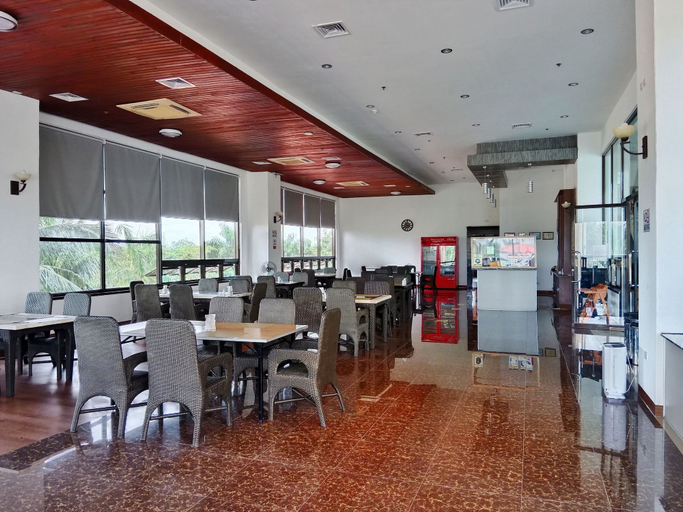 Food & Drinks 4, Queens Island Golf and Village, Medellin