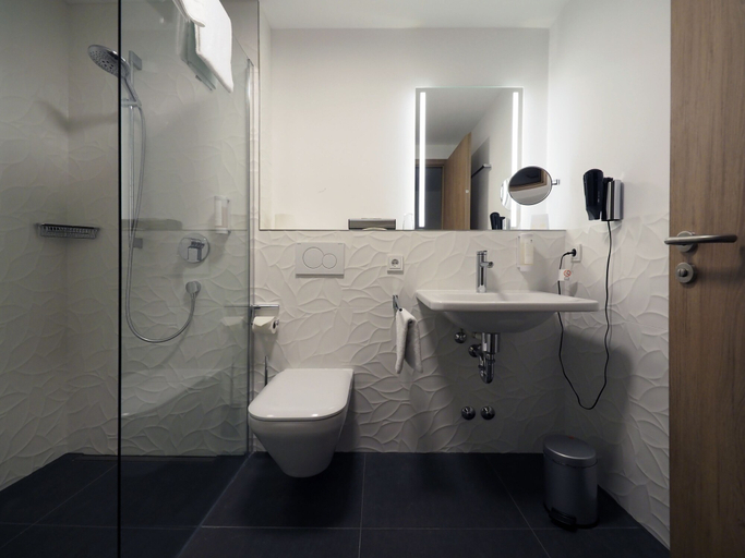 Bathroom 5, Hotel Reich an der Rems, Rems-Murr-Kreis