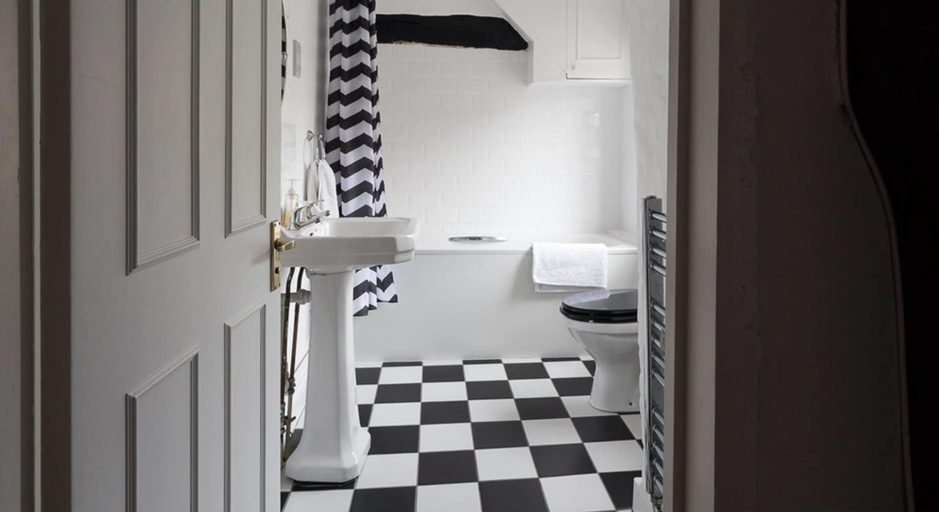 Bathroom, The Bull at Wargrave, Wokingham