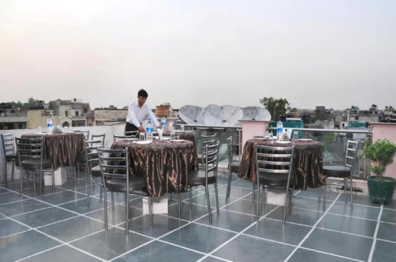 Food & Drinks, Hotel S&B East Inn, Delhi