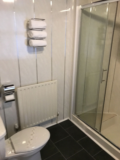 Bathroom 3, Queens Plaza Hotel, Blackpool