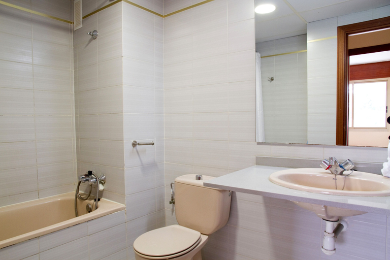 Bathroom 3, Apartamentos Arquus-46, Tarragona