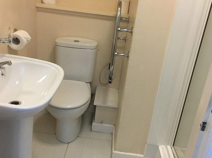 Bathroom 4, Novar Arms Hotel, Highland