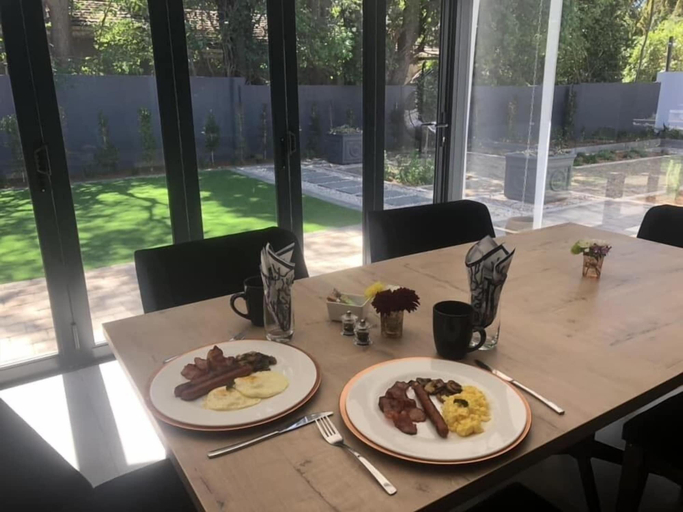 Food & Drinks 5, 30 on Whites Guesthouse, Mangaung