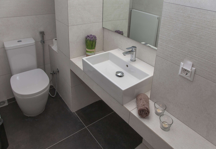 Bathroom 4, Tripodon Plaka in the shade of Acropolis by GHH, Attica