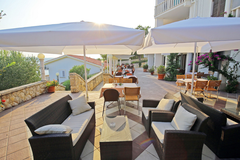 Food & Drinks 5, Hotel Lucija, Posedarje