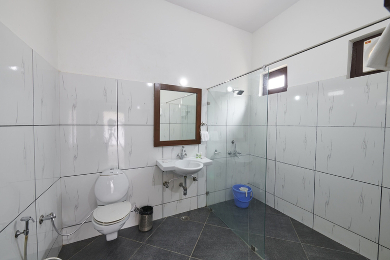 Bathroom 4, Aacorn Hideaway Resort & Spa, Nainital