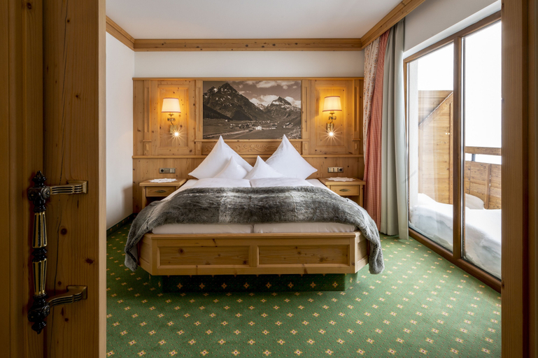 Bedroom 4, Hotel Almhof, Landeck