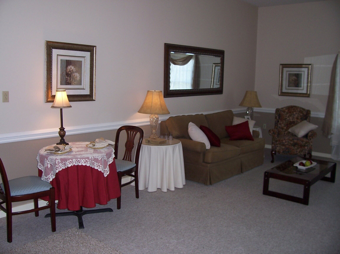 Bedroom 3, Camelot Restaurant & Inn, Lackawanna