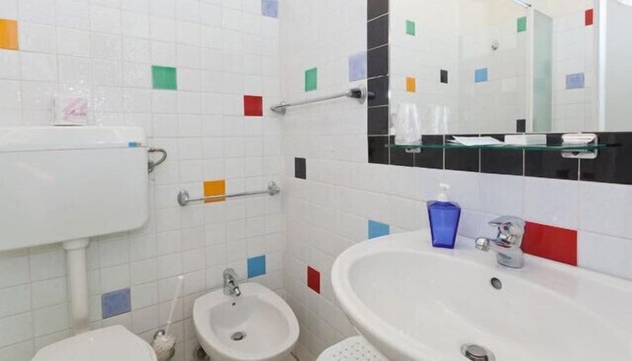 Bathroom 4, Rainbow, Palermo