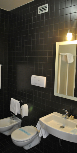 Bathroom 4, Althea Palace, Trapani