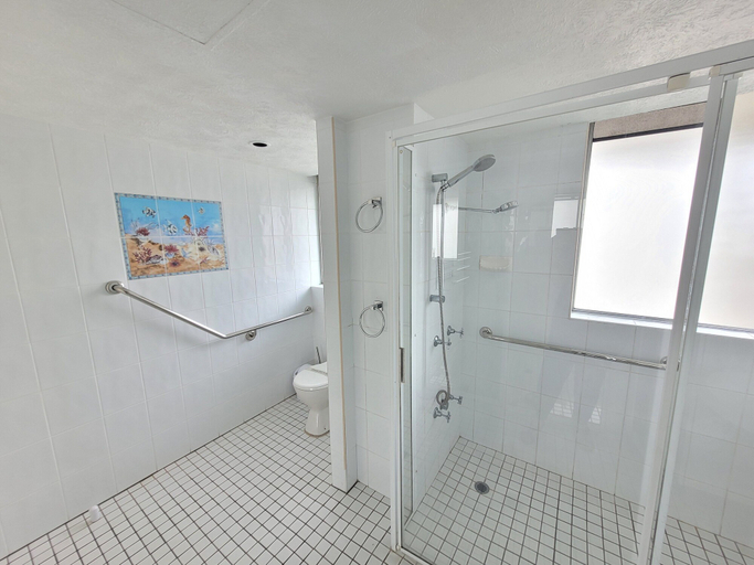 Bathroom 4, Surfers Chalet, Gold Coast