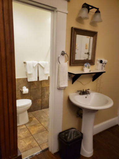 Bathroom 3, Glen Tavern Inn, Ventura