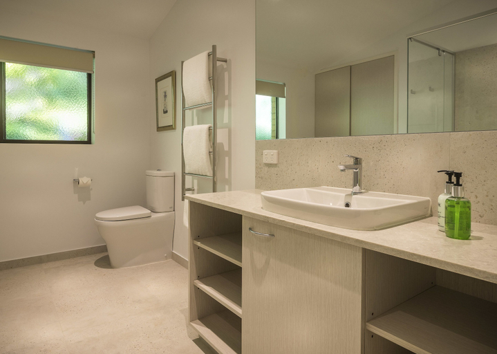 Bathroom 4, Bright Mystic Valley, Alpine - East