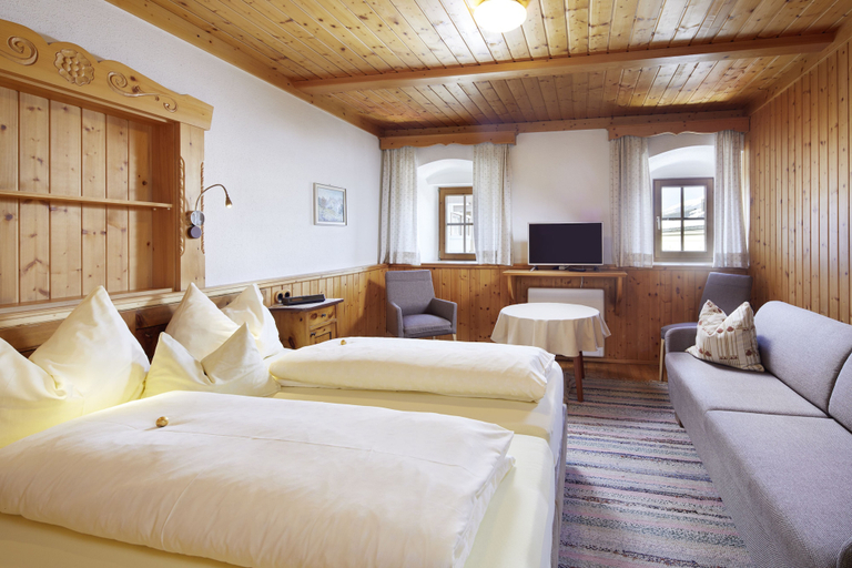 Bedroom 2, Pension Oberbräu, Zell am See