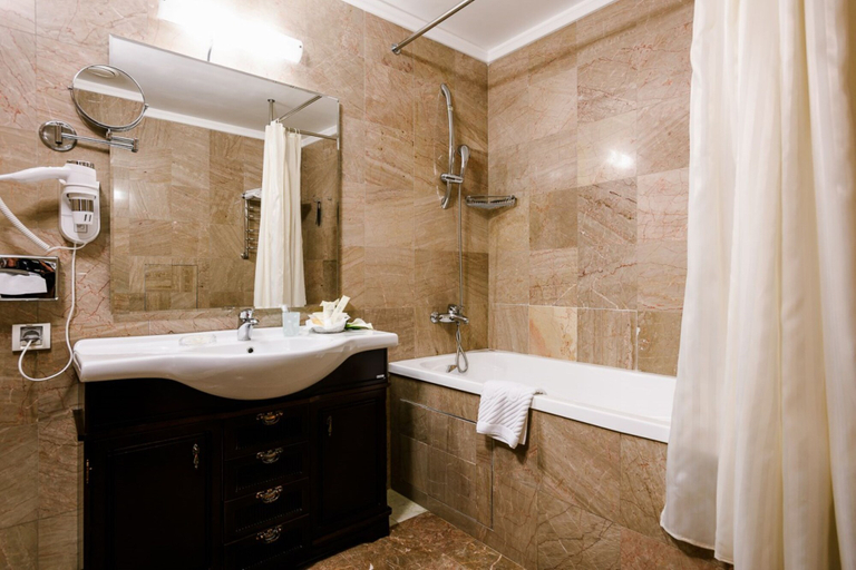 Bathroom 5, Grand Hotel Astrakhan, Privolzhskiy rayon