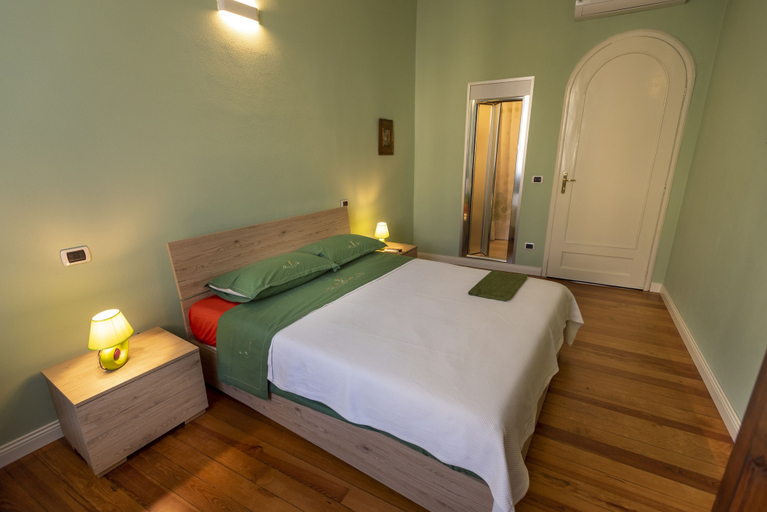 Bedroom 3, Porte ad Arco, Cuneo