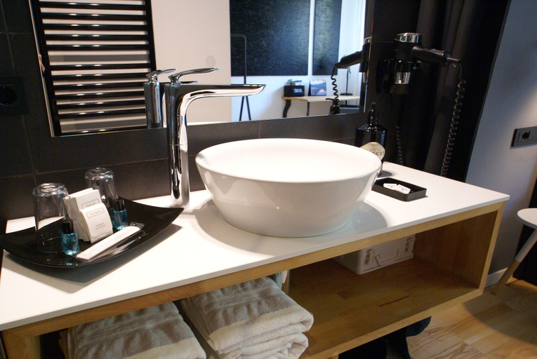 Bathroom 4, Fingerprint Tree Apartment, Zagreb