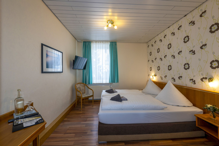 Bedroom 4, Restaurant & Landhotel Zum Niestetal, Kassel