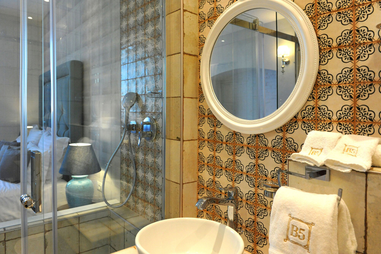Bathroom 5, Bajamonti 5, Split